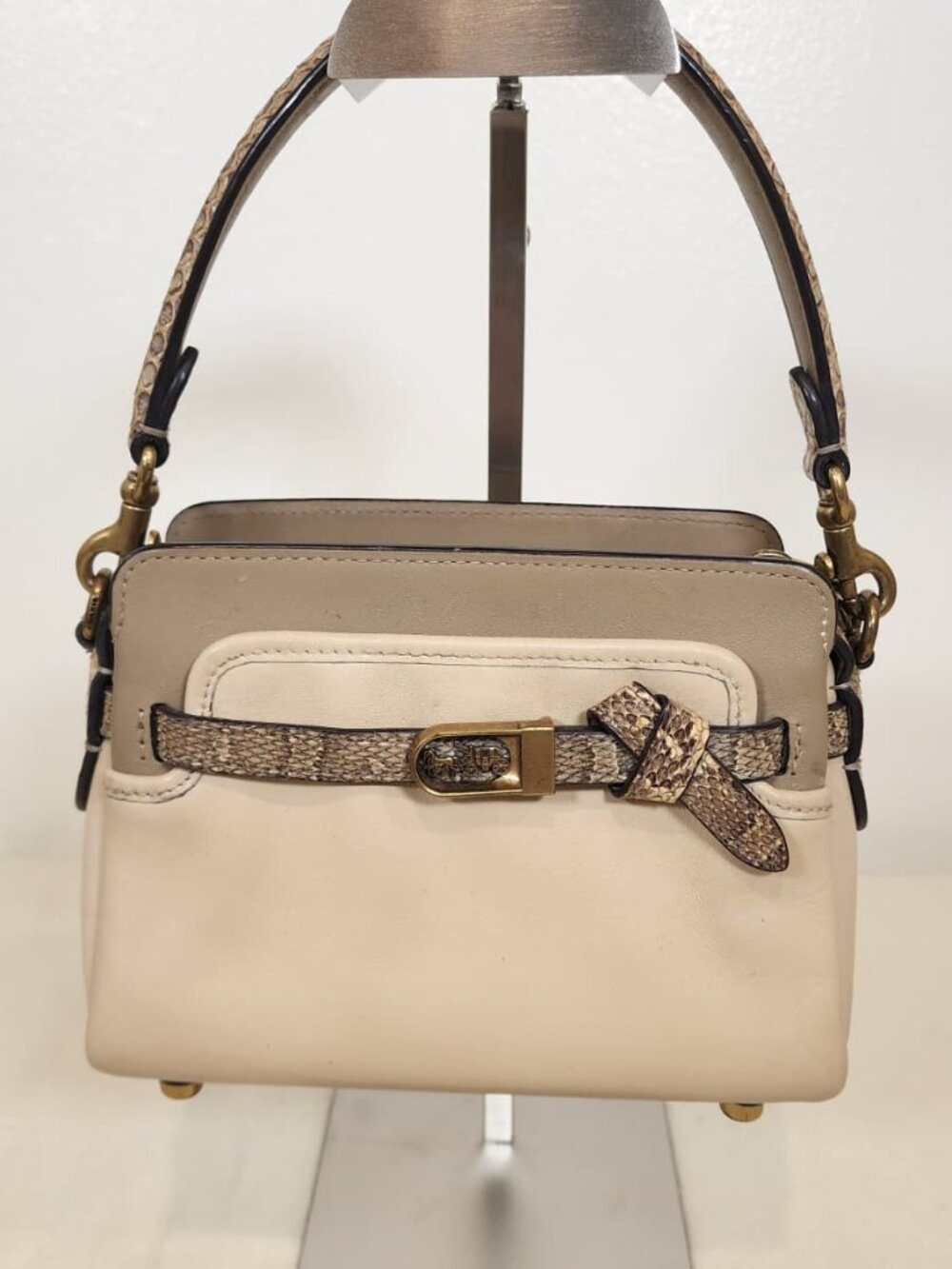 Coach Tate 18 Crossbody